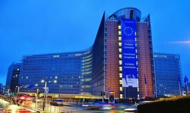 Comisia Europeană caută soluții rapide pentru a evita un posibil război al tarifelor vamale