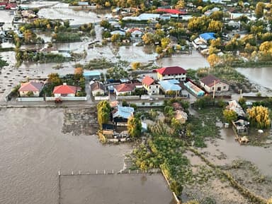  Evacuări Masive și Distrugeri Semnificative în Județe Critice
