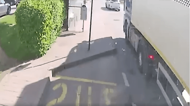  Autobuz CTP Iași Avariat Semnificativ într-un Accident Astăzi la Policlinica Recuperare - Toate Detaliile Despre Impact