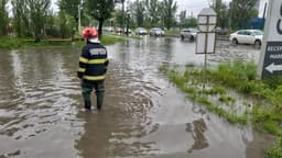 Circulație îngreunată a tramvaielor CTP Iași pe Calea Chișinăului din cauza acumulărilor de apă