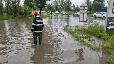 Circulație îngreunată a tramvaielor CTP Iași pe Calea Chișinăului din cauza acumulărilor de apă