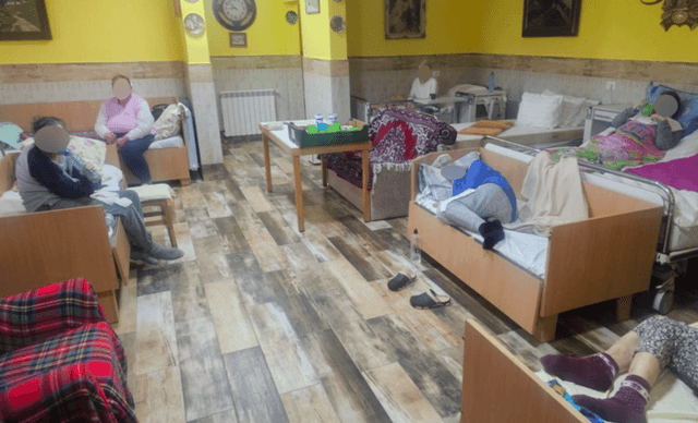  72 de persoane ținute ilegal într-un azil al groazei destinat doar pentru 25