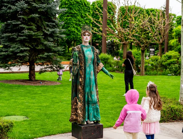  Descoperă magia acestui weekend la Palas: Festival de artă stradală, acrobații spectaculoase și premiera La margine de Copou cu Mihai Mălaimare