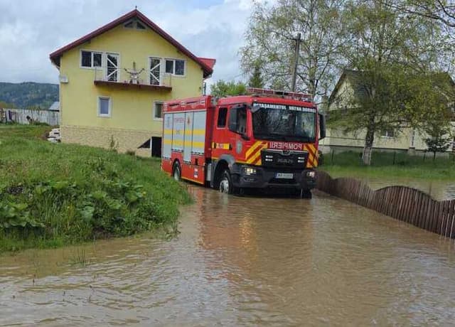  Patru Gospodării și DJ172D Afectate de Creșterea Debitului Râului Teșna