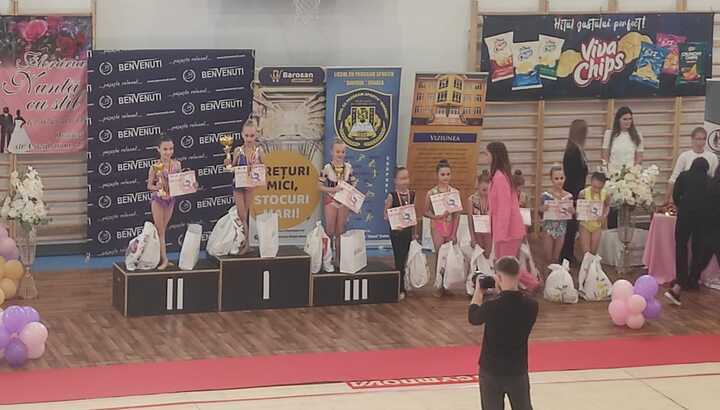  Delia Maria Cantemir din Iași Strălucește la Campionatul Național Școlar de Gimnastică Ritmică, Obținând Trofeul Prestigios!