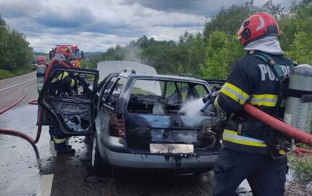 Autoturism cuprins de flăcări pe DN2 în această dimineață - Intervenție rapidă a pompierilor la Bunești