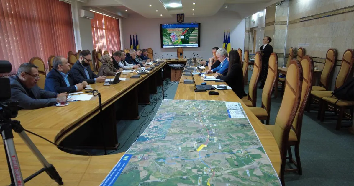 Coridorul ieșean al A8: CNIR și primării, la Pașcani, despre accesul în teren