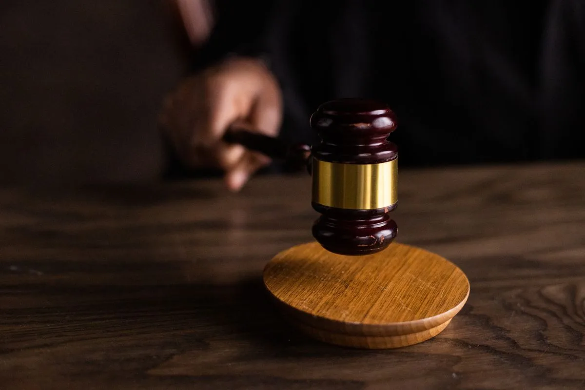 Iași: mandat de executare pentru un tânăr de 21 de ani, trafic de droguri