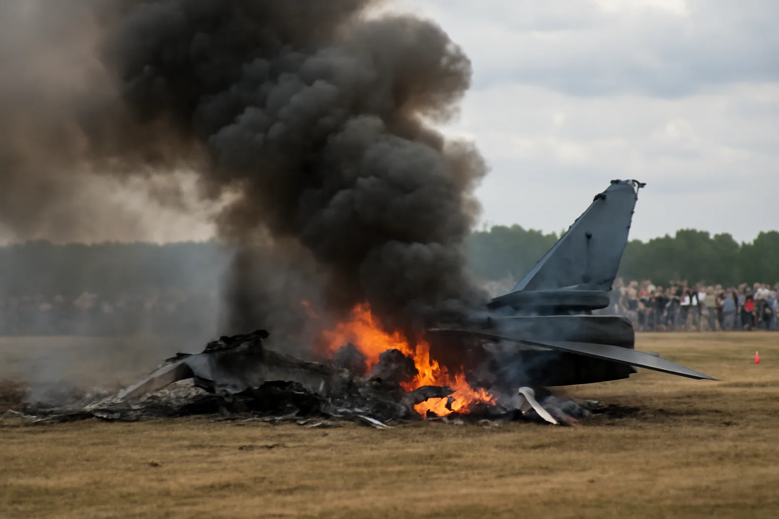 Un F-16 s-a prăbușit în timpul repetițiilor AirShow, soldându-se cu decesul pilotului.